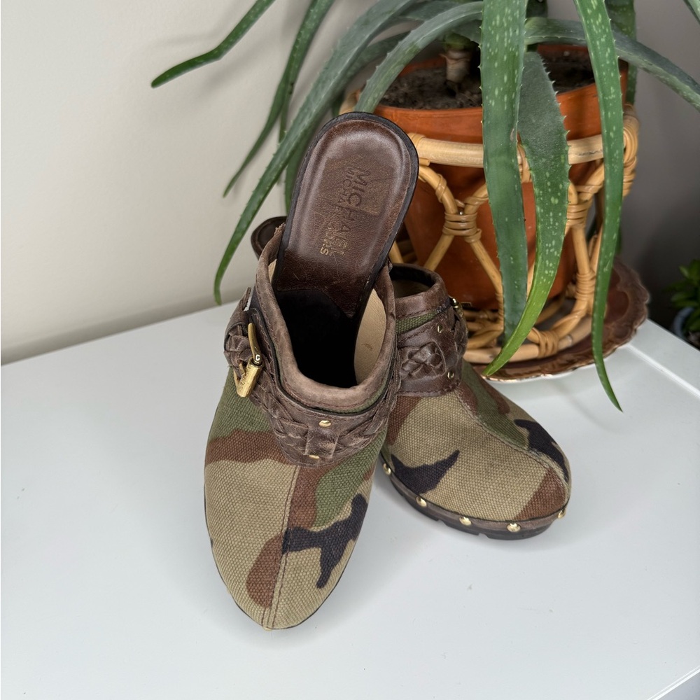 Michael Kors Camo Canvas Leather Clog Mules Heels Studded Buckle Woman’s 5.5M - Picture 2 of 12